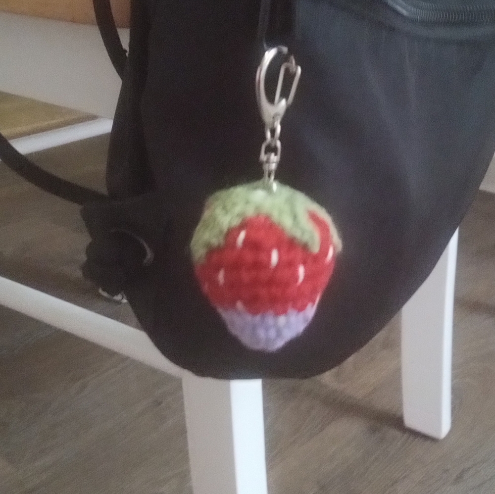 🍓 Strawberry Keychain. Handmade Crochet Amigurumi.